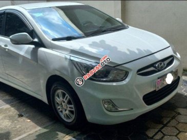 Cần bán xe Hyundai Accent 1.4 AT sản xuất năm 2011, màu trắng, xe nhập còn mới