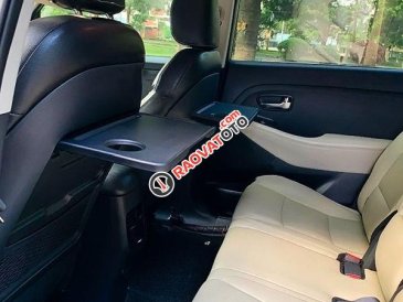 Bán xe Kia Rondo GAT sản xuất 2016 màu ghi vàng, giá tốt