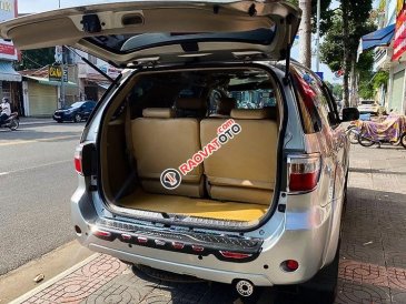 Cần bán gấp Toyota Fortuner 2.5 G đời 2012, màu bạc xe gia đình, giá 495tr