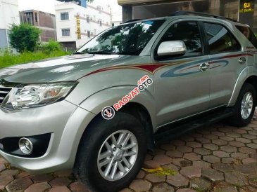 Bán Toyota Fortuner 2.7V 4x2 AT sản xuất 2014, màu bạc, giá cạnh tranh