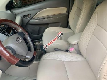 Cần bán lại xe Toyota Vios E 2011, màu bạc xe gia đình, giá chỉ 265 triệu