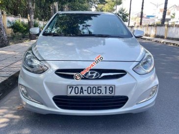 Bán Hyundai Accent 1.4 AT năm sản xuất 2011, màu bạc, nhập khẩu nguyên chiếc còn mới giá cạnh tranh