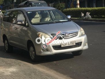 Cần bán gấp Toyota Innova MT sản xuất năm 2008, màu bạc, nhập khẩu xe gia đình