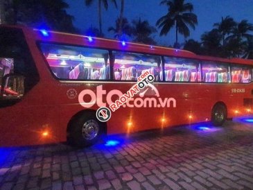 Cần bán gấp Hyundai Universe sản xuất 2017, màu đỏ