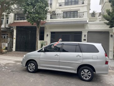 Gia Hưng Auto bán xe Innova 2.0E màu bạc, 1 chỉ từ mới