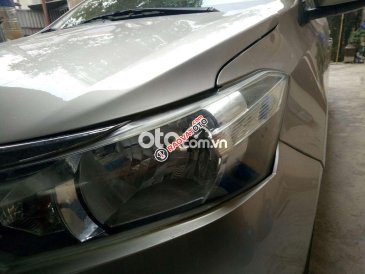 Cần bán xe Toyota Vios E đời 2016, màu vàng cát chính chủ