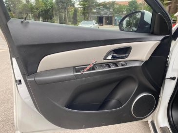 Cần bán xe Chevrolet Cruze LTZ 1.8 AT đời 2016, màu trắng