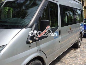 Cần bán xe Ford Transit MID đời 2017, màu bạc
