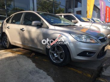 Bán ô tô Ford Focus 1.8AT 2010, màu ghi vàng
