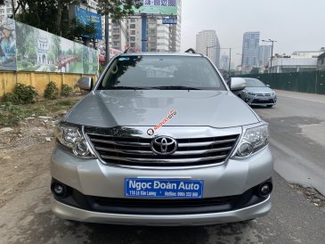 Cần bán lại xe Toyota Fortuner 2.7V 4x2 AT, sx 2014, màu bạc năm 2014