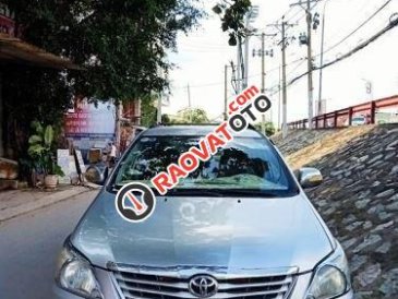 Cần bán Toyota Innova E đời 2012, màu bạc, giá chỉ 380 triệu