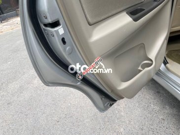 Bán xe Toyota Innova E đời 2014, màu bạc, giá tốt