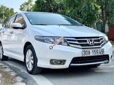 Cần bán gấp Honda City 1.5AT sản xuất 2014, màu trắng