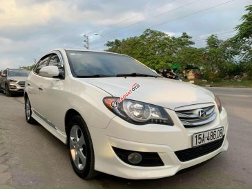 Bán Hyundai Avante AT năm sản xuất 2013, màu trắng, 325 triệu