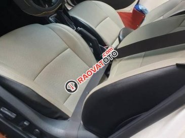 Bán Kia Rondo GATH năm sản xuất 2016, màu trắng