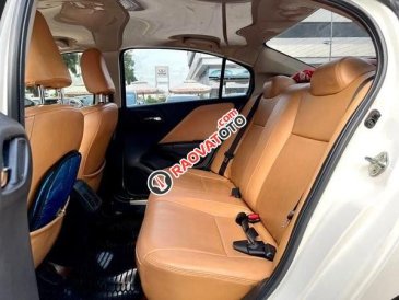 Cần bán gấp Honda City 1.5 AT năm 2016, màu trắng