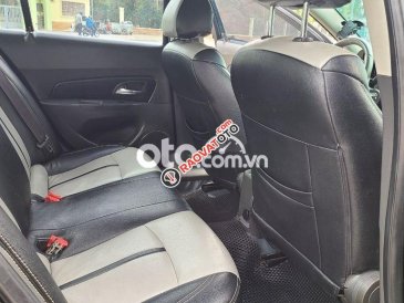 Bán Chevrolet Cruze 1.6MT năm 2011, màu đen