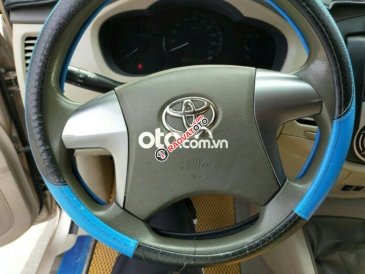 Cần bán lại xe Toyota Innova E năm sản xuất 2014, giá tốt