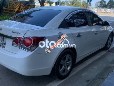 Bán xe Chevrolet Cruze LS năm 2012, màu trắng số sàn