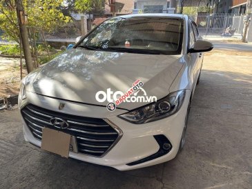 Cần bán xe Hyundai Elantra GLS sản xuất 2017, màu trắng xe gia đình, giá chỉ 410 triệu
