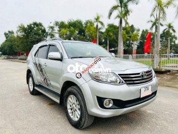 Bán Toyota Fortuner G sản xuất 2012, màu bạc xe gia đình