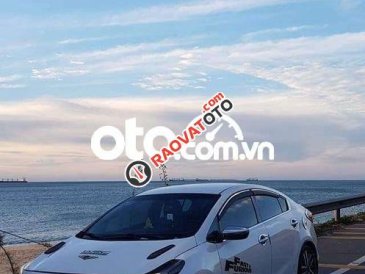 Bán Kia Cerato MT năm sản xuất 2016, màu trắng, giá tốt