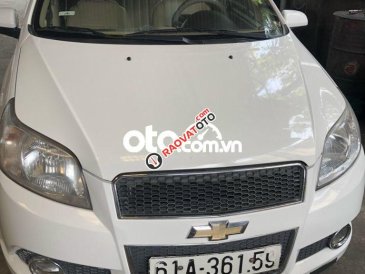 Cần bán lại xe Chevrolet Aveo LT sản xuất năm 2014, màu trắng xe gia đình