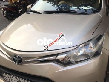 Cần bán Toyota Vios 1.5E năm sản xuất 2016, màu vàng