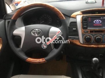 Bán Toyota Innova 2.0E năm sản xuất 2012, màu bạc