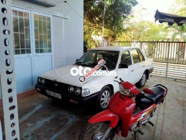 Cần bán xe Toyota Corona 2.0 sản xuất năm 1986, màu trắng, nhập khẩu nguyên chiếc