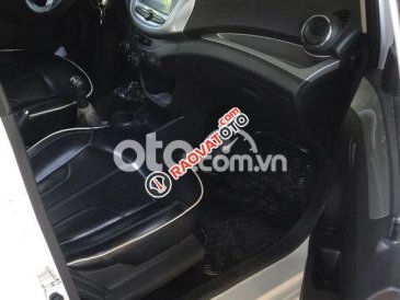 Cần bán xe Chevrolet Spark LS năm sản xuất 2018, màu trắng