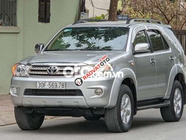 Bán Toyota Fortuner 2.7V 4x4AT năm 2010, màu bạc