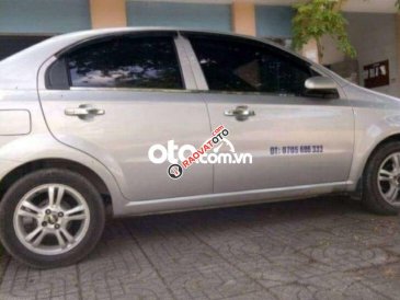 Cần bán gấp Chevrolet Aveo LT sản xuất 2015, màu bạc, nhập khẩu chính chủ