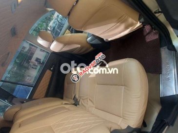 Cần bán xe Toyota Innova 2.0E sản xuất 2015, màu nâu