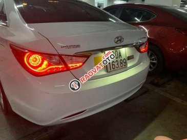 Cần bán lại xe Hyundai Sonata 2.0AT năm sản xuất 2011, màu trắng, 420tr