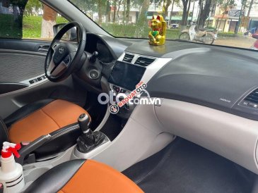 Bán Hyundai Accent 1.4MT sản xuất 2013, màu bạc giá cạnh tranh