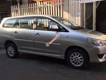 Cần bán Toyota Innova 2.0E sản xuất năm 2013, màu bạc