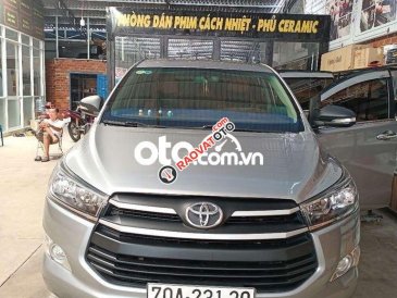 Bán Toyota Innova 2.0E năm 2016, màu bạc, giá 480tr