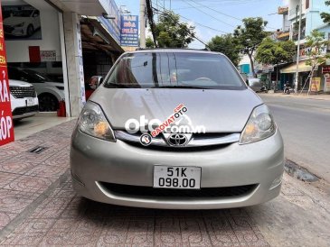 Cần bán lại xe Toyota Sienna LE sản xuất 2005, màu bạc, xe nhập
