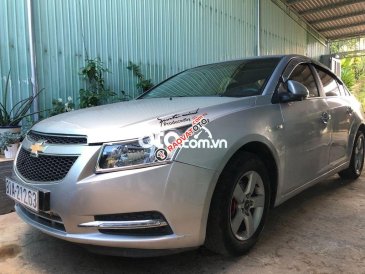 Cần bán lại xe Chevrolet Cruze LS sản xuất năm 2010, màu bạc, giá 230tr