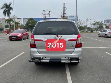 Cần bán Toyota Innova 2.0E sản xuất 2015, màu bạc