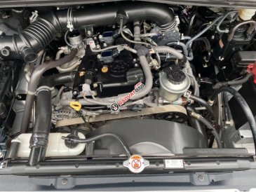 Bán xe Toyota Innova 2.0E năm 2016, màu bạc