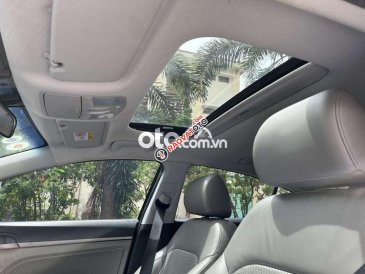 Cần bán xe Hyundai Elantra 1.6AT năm 2016, màu đen