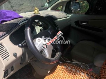 Xe Toyota Innova 2.0E năm 2016, màu bạc số sàn, giá chỉ 370 triệu