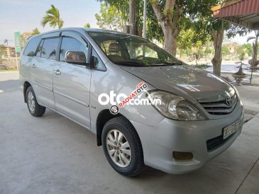 Xe Toyota Innova G sản xuất năm 2010, màu bạc giá cạnh tranh