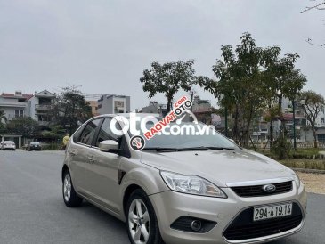 Cần bán xe Ford Focus 1.8 AT sản xuất năm 2011, màu bạc
