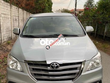 Bán Toyota Innova 2.0E sản xuất 2015, màu bạc giá cạnh tranh