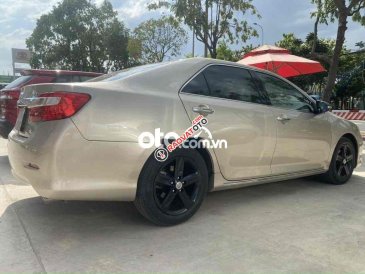 Cần bán gấp Toyota Camry 2.5Q sản xuất năm 2014, giá 728tr