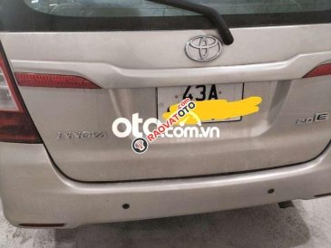Cần bán lại xe Toyota Innova 2.0E sản xuất 2016, màu bạc