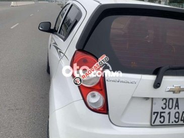 Bán Chevrolet Spark LT năm sản xuất 2015, màu trắng xe gia đình